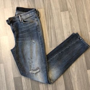 ⭐️J Brand Distressed Jeans⭐️